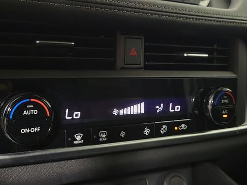 Used 2024 Nissan Rogue SV FWD image 30