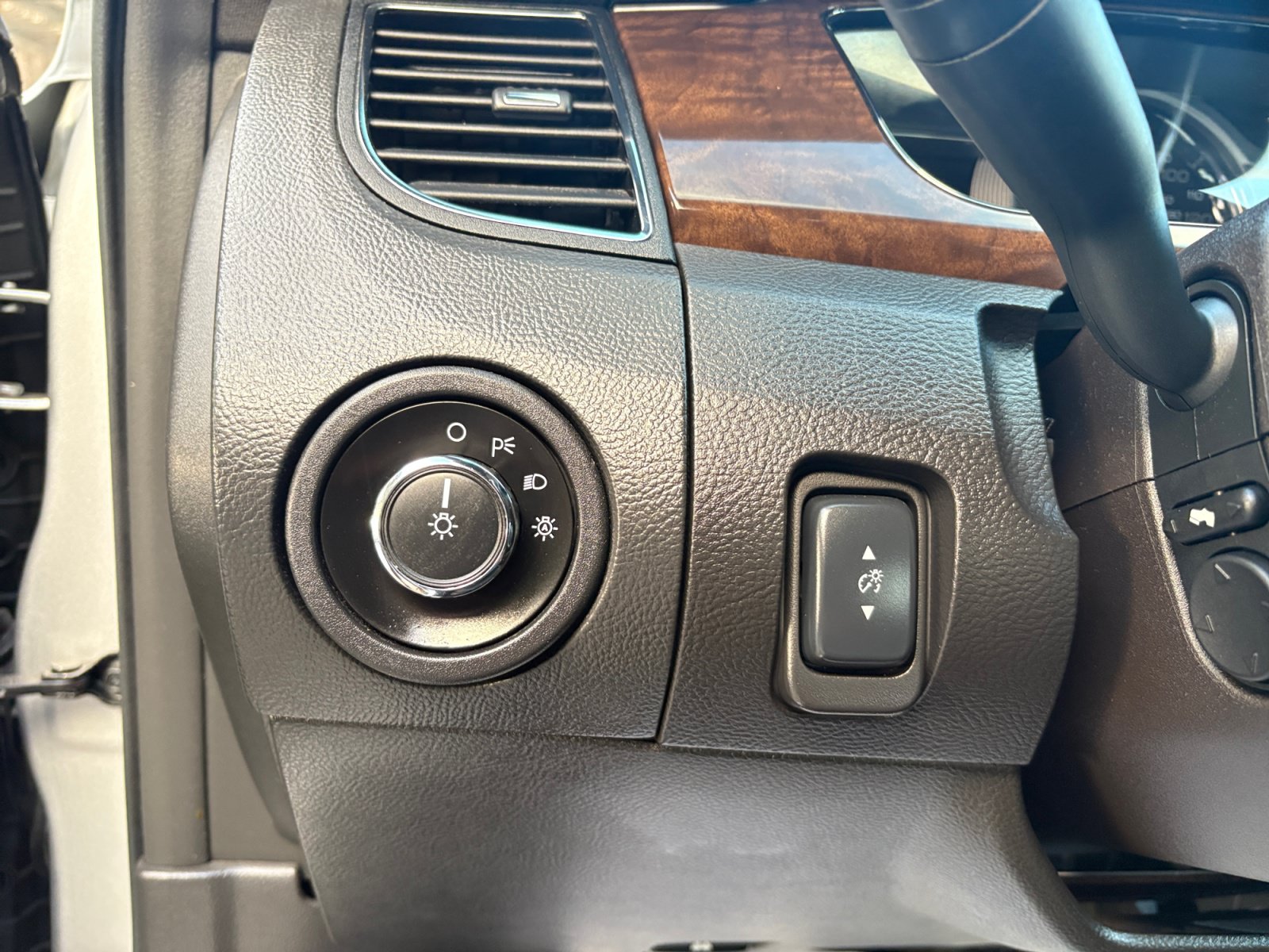 Used 2018 Ford Taurus Limited FWD image 24