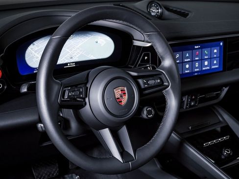 Certified 2025 Porsche Macan Electric image 18