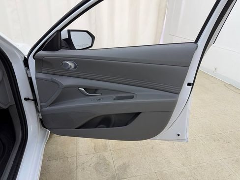 Used 2025 Hyundai Elantra SEL FWD image 8