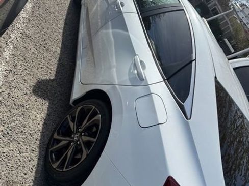 Used 2019 Honda Civic Sport image 2