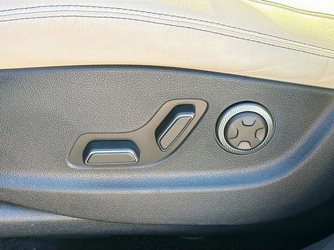 Used 2025 Genesis GV70 2.5T w/ Advanced Package image 24