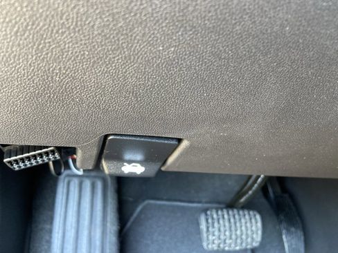 Used 2023 Chevrolet Equinox LT FWD image 44