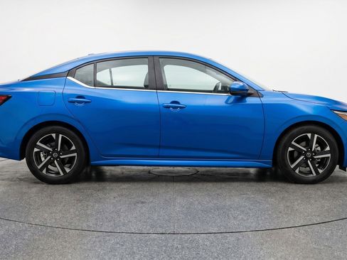 Used 2025 Nissan Sentra SV FWD image 11