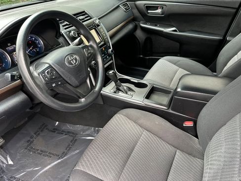 Used 2015 Toyota Camry LE image 11