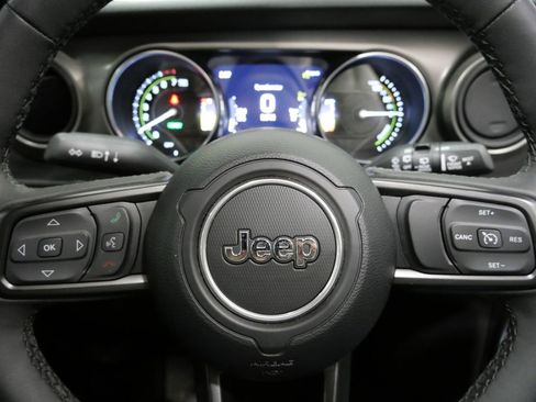 Used 2023 Jeep Wrangler Unlimited w/ Sun & Screen Package AWD/4WD image 17