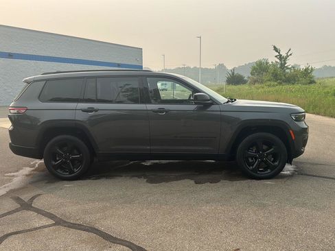 Used 2023 Jeep Grand Cherokee L Laredo AWD/4WD image 6