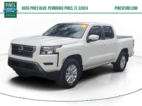 Used 2022 Nissan Frontier SV image 1