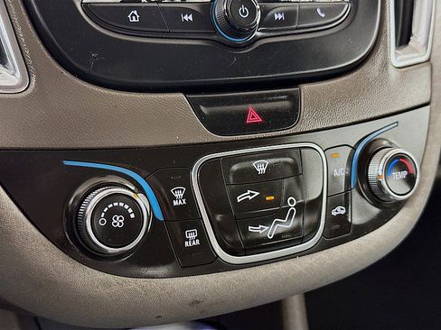 Used 2017 Chevrolet Malibu LT image 16