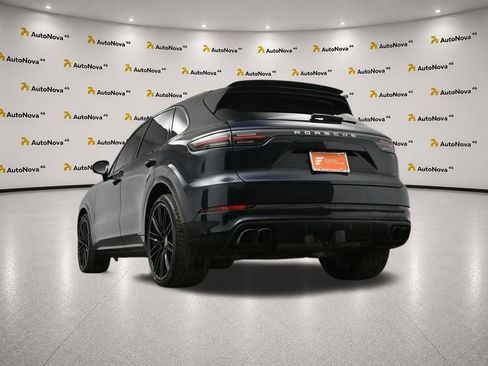 Used 2021 Porsche Cayenne Turbo w/ Premium Package Plus AWD/4WD image 54