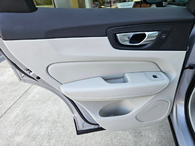 Certified 2024 Volvo XC60 T8 Plus w/ Protection Package Premier AWD/4WD image 16
