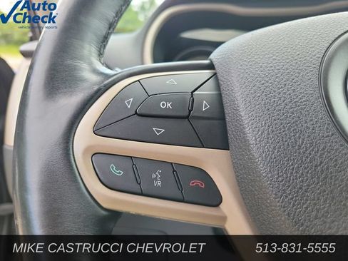 Used 2017 Jeep Cherokee Latitude w/ Cold Weather Group AWD/4WD image 20