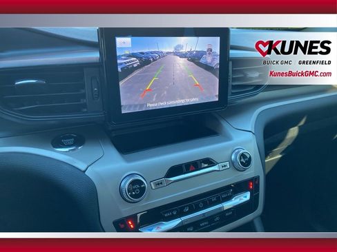 Used 2023 Ford Explorer XLT image 26