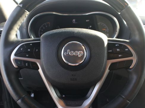 Used 2018 Jeep Grand Cherokee Overland RWD image 18
