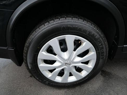 Used 2018 Nissan Rogue S AWD/4WD image 38