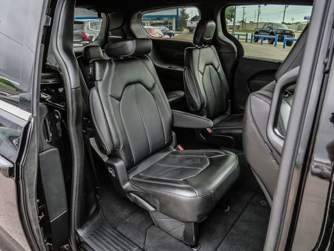 Used 2025 Chrysler Pacifica Select FWD image 52