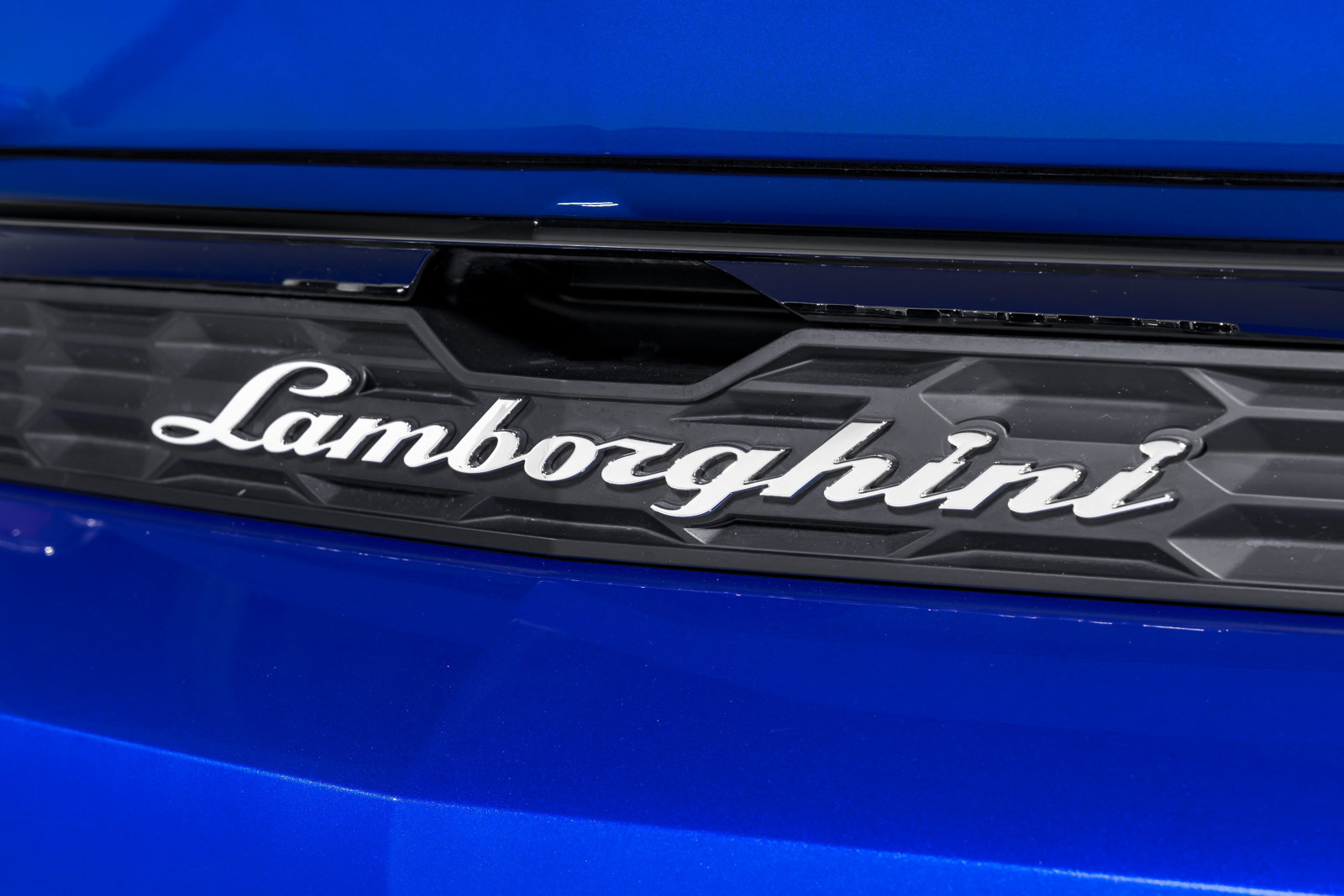 Used 2025 Lamborghini Urus SE AWD/4WD image 58