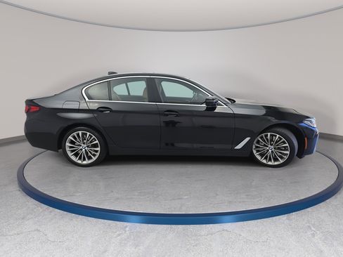 Used 2021 BMW 540i w/ Premium Package image 4