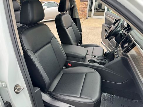 Used 2020 Volkswagen Atlas SE w/ Panoramic Sunroof Package FWD image 19