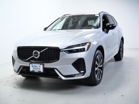 Used 2025 Volvo XC60 B5 Plus w/ Climate Package AWD/4WD image 12