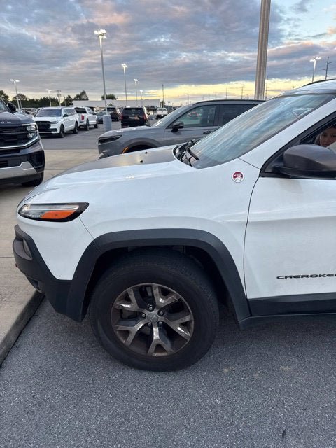Used 2015 Jeep Cherokee Trailhawk AWD/4WD image 24