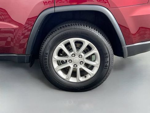 Used 2021 Jeep Grand Cherokee Laredo AWD/4WD image 32