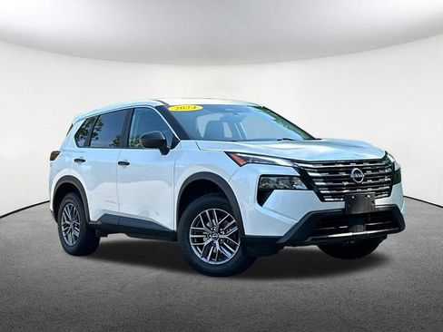 Used 2024 Nissan Rogue S AWD/4WD image 2