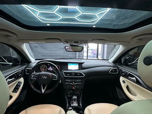 Used 2017 INFINITI QX30 Premium w/ Navigation Package image 29