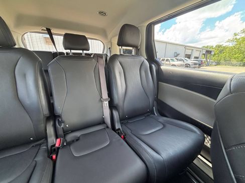 Used 2026 Kia Carnival FWD image 35