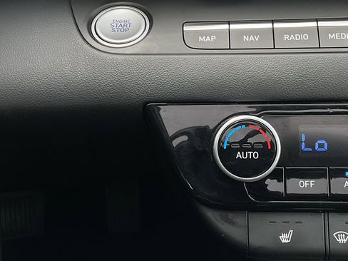 Used 2025 Hyundai Elantra SEL image 35