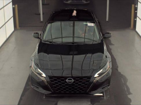 Used 2025 Nissan Altima 2.5 SR FWD image 8