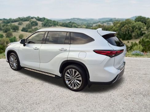 Used 2022 Toyota Highlander Platinum AWD/4WD image 8