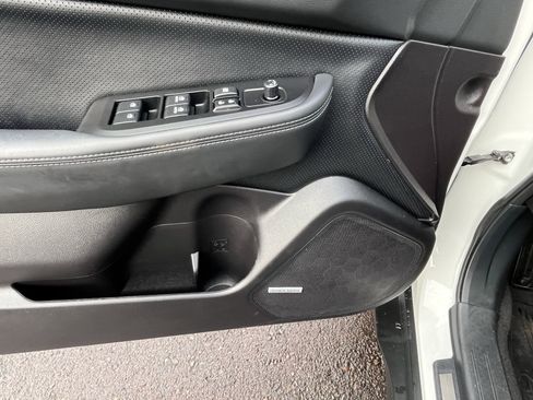 Used 2017 Subaru Outback 3.6R Limited image 18