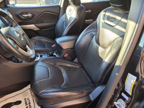 Used 2016 Jeep Cherokee Overland w/ Technology Group image 20