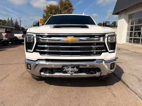 Used 2024 Chevrolet Silverado 2500 LTZ w/ LTZ Plus Package AWD/4WD image 3