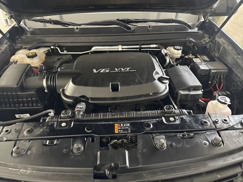 Used 2020 Chevrolet Colorado W/T w/ Custom Special Edition image 33