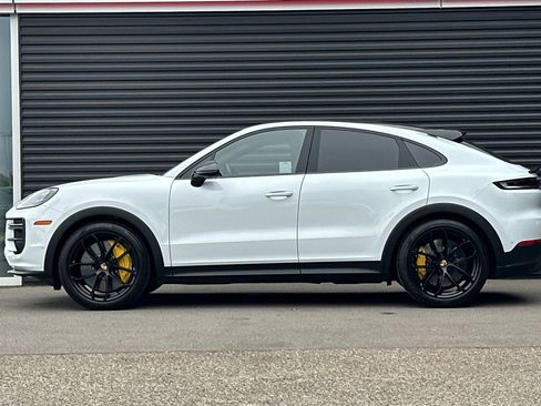 Used 2024 Porsche Cayenne Turbo GT image 2