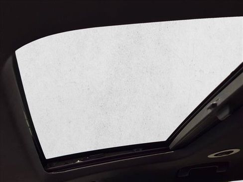 Used 2022 Chevrolet Traverse Premier FWD image 15