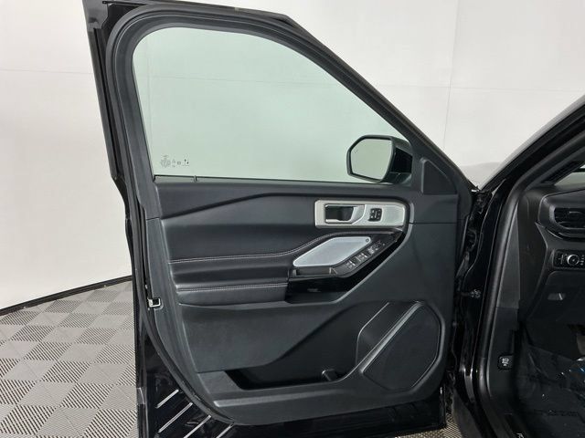 Used 2023 Ford Explorer ST w/ Technology Package AWD/4WD image 12
