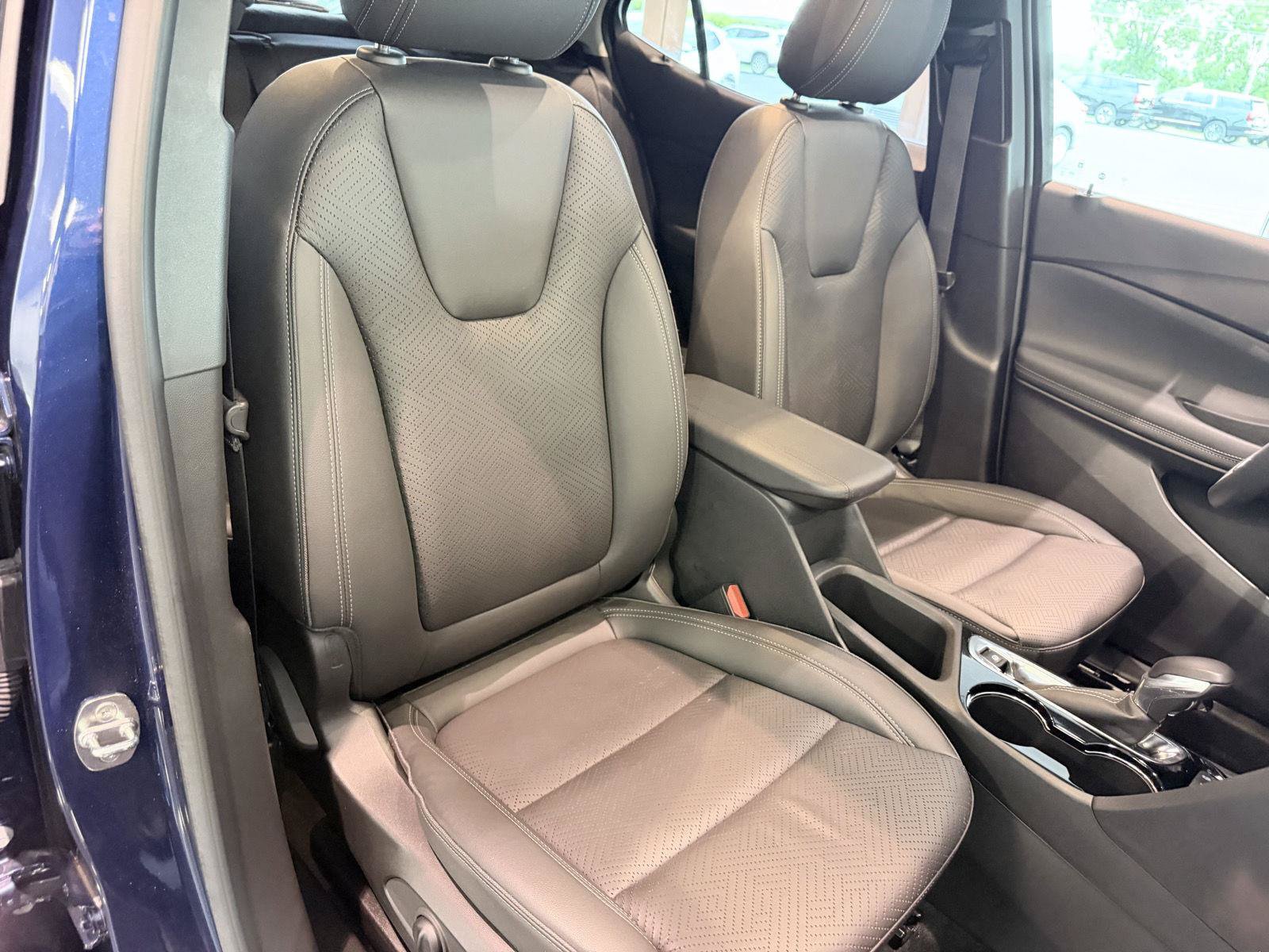 Used 2023 Buick Encore GX Essence w/ Experience Buick Package AWD/4WD image 32