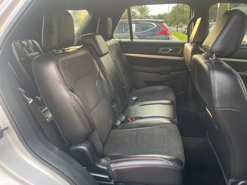 Used 2018 Ford Explorer XLT w/ Equipment Group 202A AWD/4WD image 27