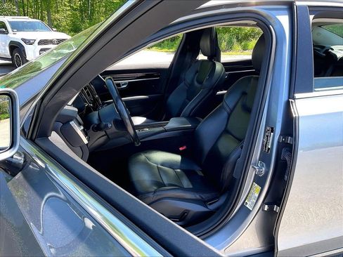 Used 2018 Volvo S90 T5 Momentum w/ Convenience Package FWD image 10