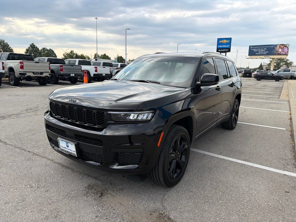 Used 2025 Jeep Grand Cherokee L Laredo AWD/4WD image 7