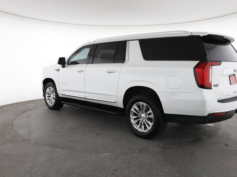 Used 2021 GMC Yukon XL SLT w/ SLT Premium Package AWD/4WD image 9