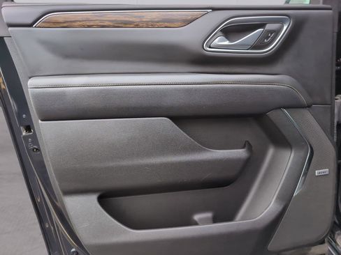Used 2024 Chevrolet Suburban Premier RWD image 32