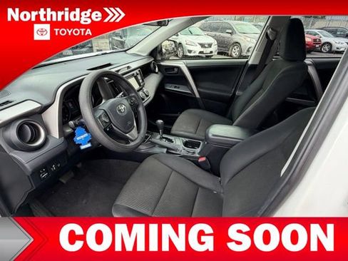 Used 2018 Toyota RAV4 LE FWD image 5