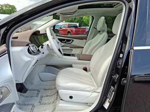 Used 2023 Mercedes-Benz EQS 580 4MATIC SUV image 17