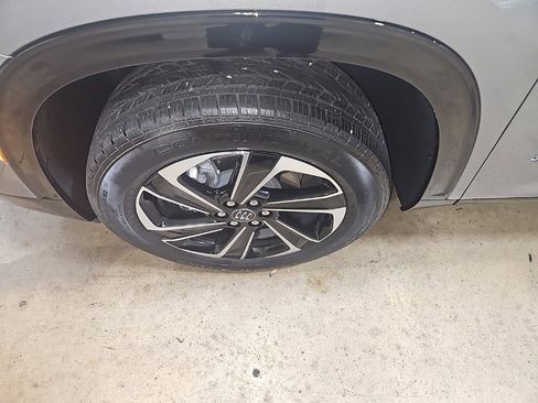 Used 2025 Buick Enclave Sport Touring image 37