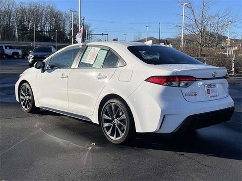 Certified 2024 Toyota Corolla SE image 3