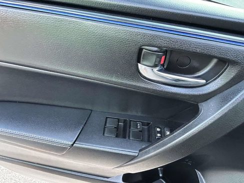 Used 2018 Toyota Corolla SE FWD image 18